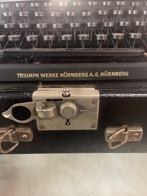 Reise-Schreibmaschine von Triumph